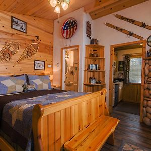 Queen Room Optional Twin Bed Snow Shoe